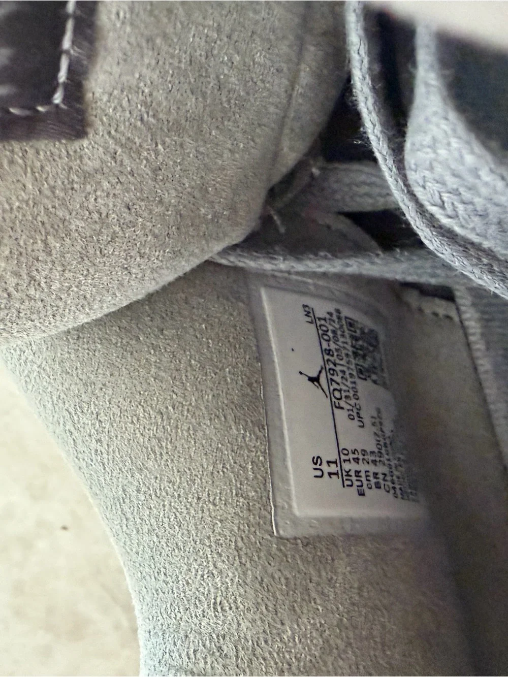 Jordan Retro 4 Men’s Sneakers — Grey